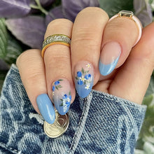 Load image into Gallery viewer, Romantic Press On Nails
